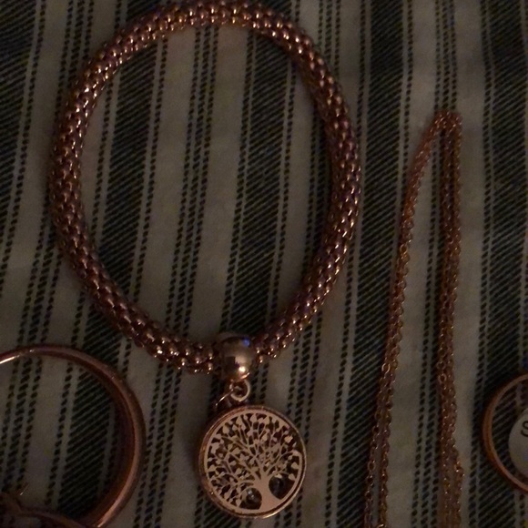 Sold - Picture 4 of 8